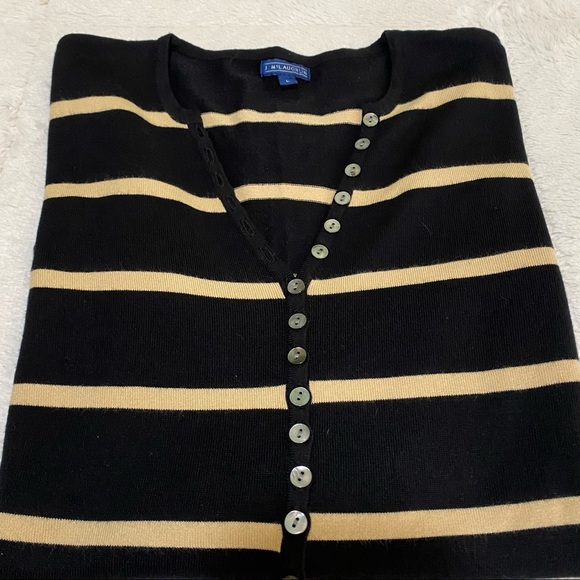 EUC! LT. WEIGHT V NECK SWEATER W/HENLEY BUTTONS. - Picture 11 of 14